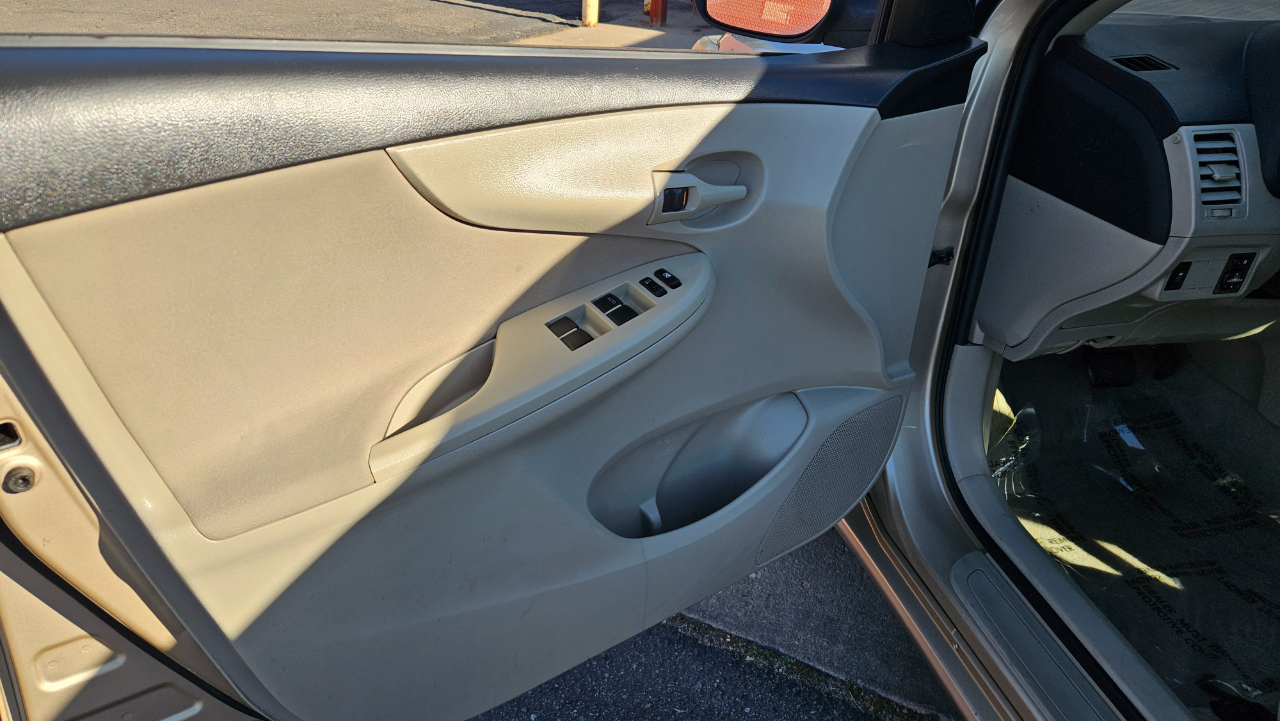 Toyota Corolla L 5-Speed MT 2013 Toyota Corolla L 5-Speed MT 2013