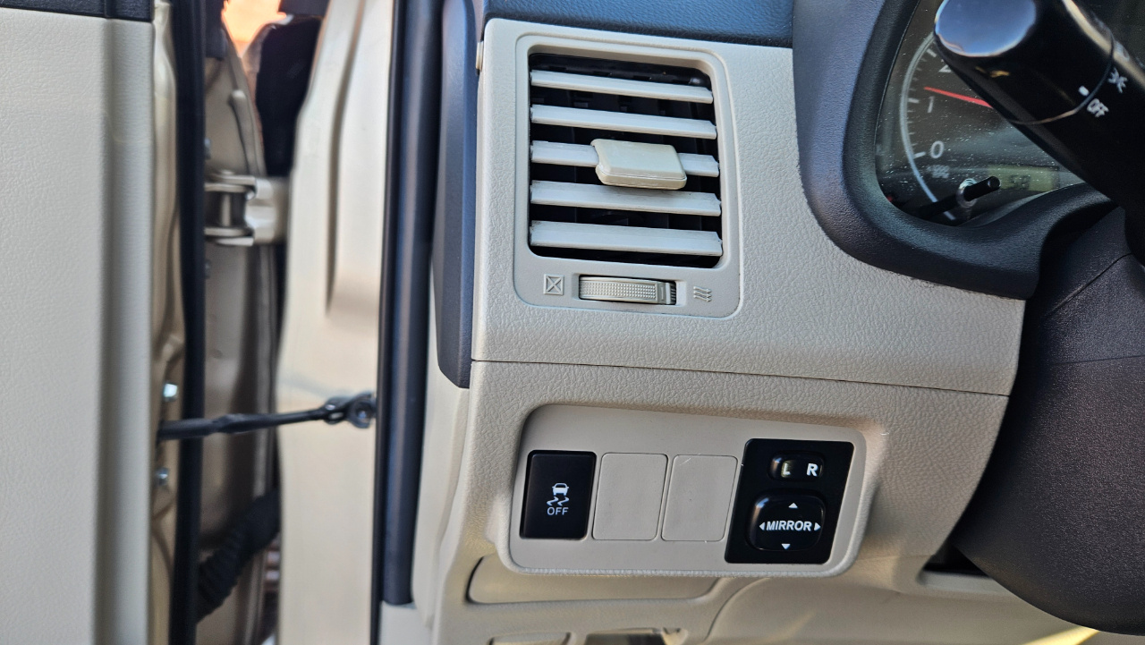 Toyota Corolla L 5-Speed MT 2013 Toyota Corolla L 5-Speed MT 2013