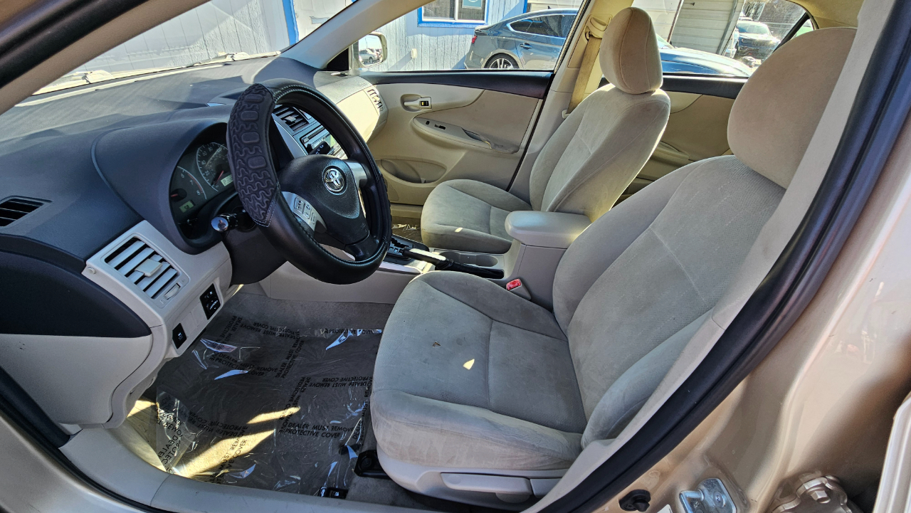 Toyota Corolla L 5-Speed MT 2013 Toyota Corolla L 5-Speed MT 2013