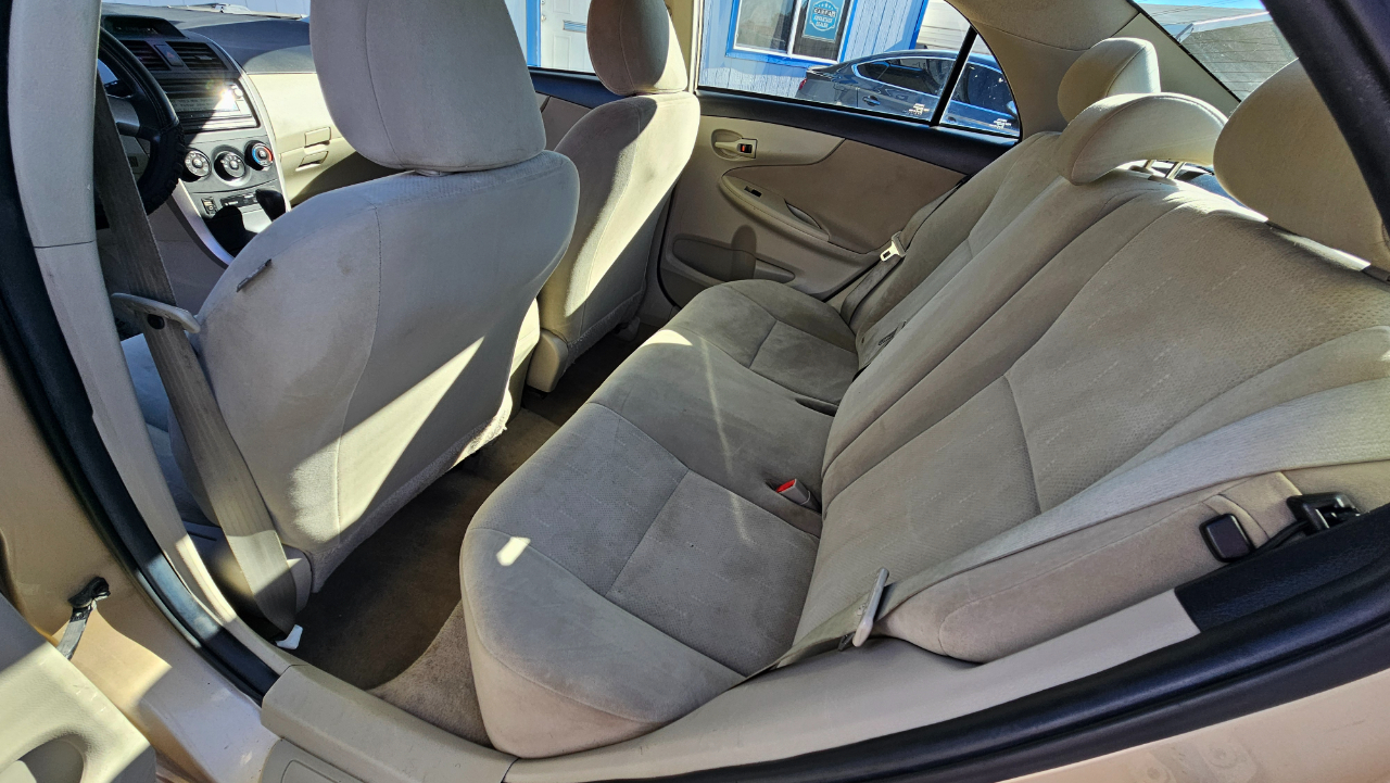 Toyota Corolla L 5-Speed MT 2013 Toyota Corolla L 5-Speed MT 2013