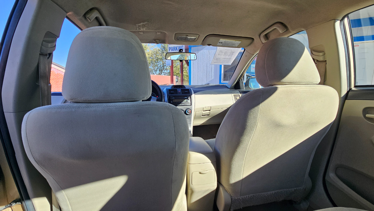 Toyota Corolla L 5-Speed MT 2013 Toyota Corolla L 5-Speed MT 2013