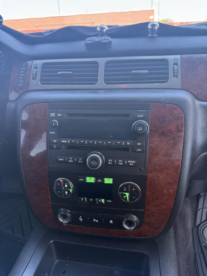 Chevrolet Tahoe LT 4WD 2011