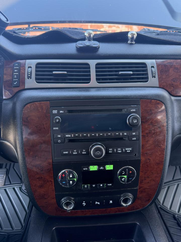 Chevrolet Tahoe LT 4WD 2011