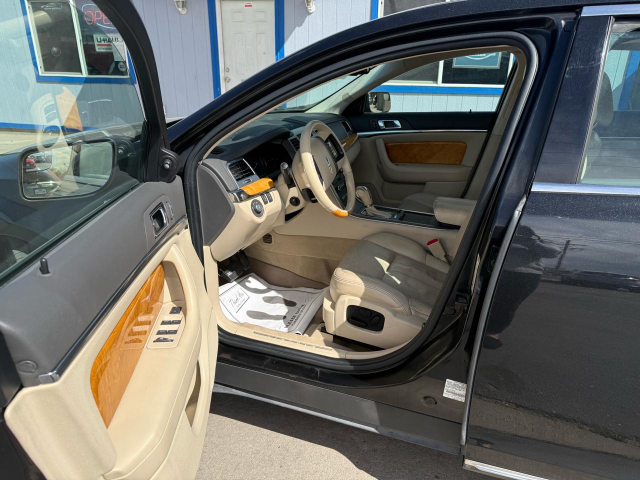 Lincoln MKS 3.5L with EcoBoost AWD 2011