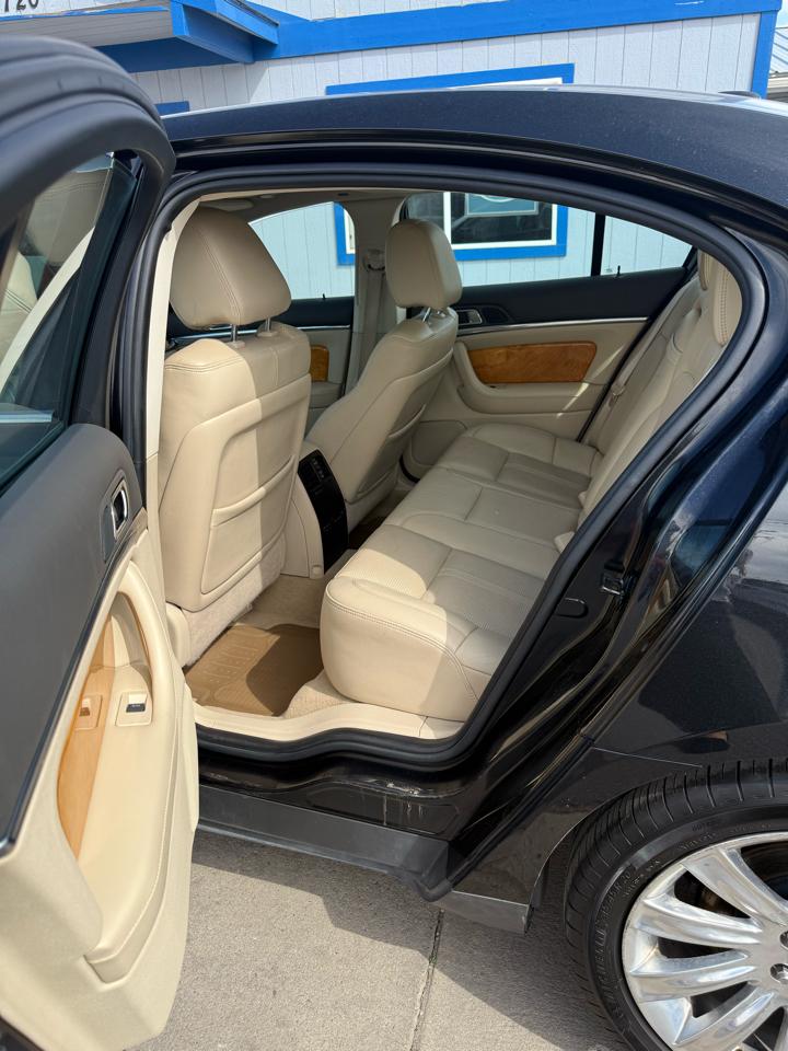 Lincoln MKS 3.5L with EcoBoost AWD 2011