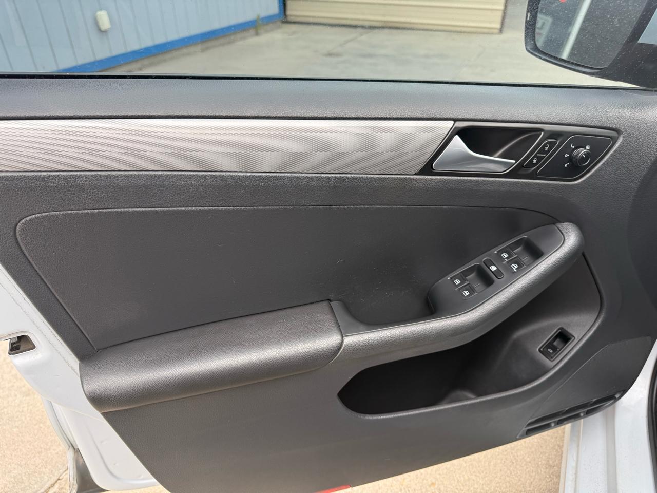 Volkswagen Jetta 1.4T SE 6A 2017