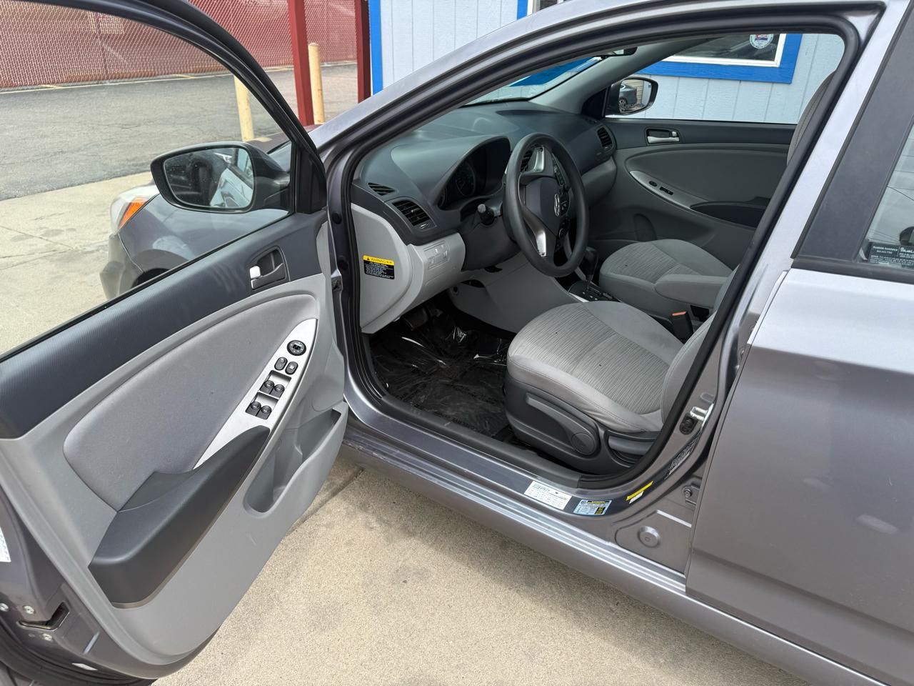 Hyundai Accent SE 4-Door 6A 2016