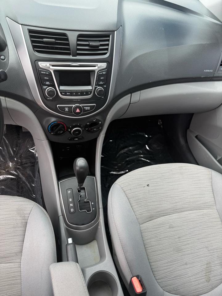 Hyundai Accent SE 4-Door 6A 2016