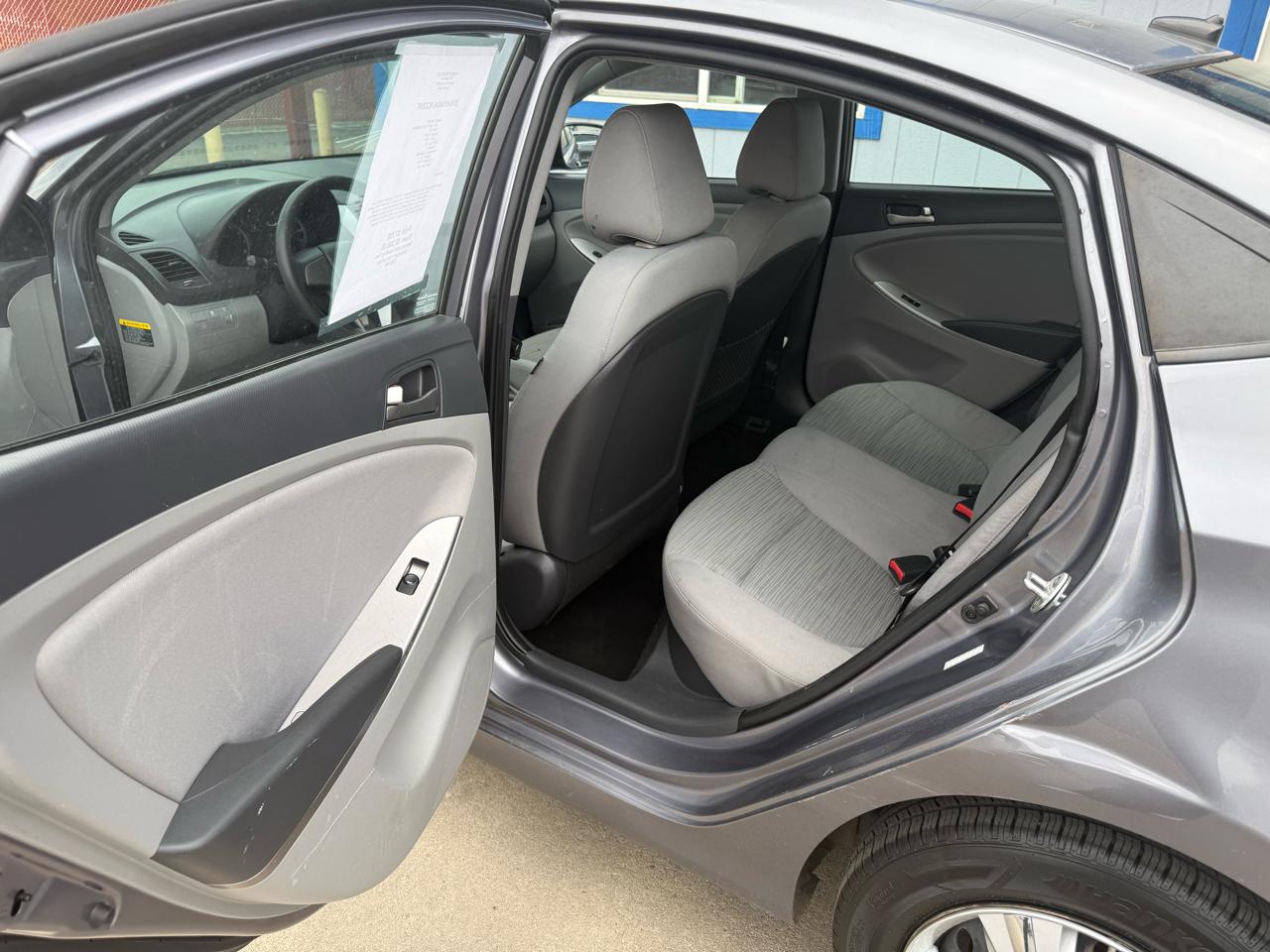 Hyundai Accent SE 4-Door 6A 2016