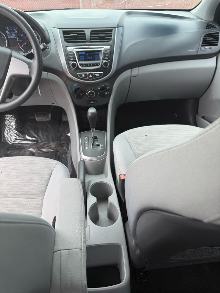 Hyundai Accent SE 4-Door 6A 2016