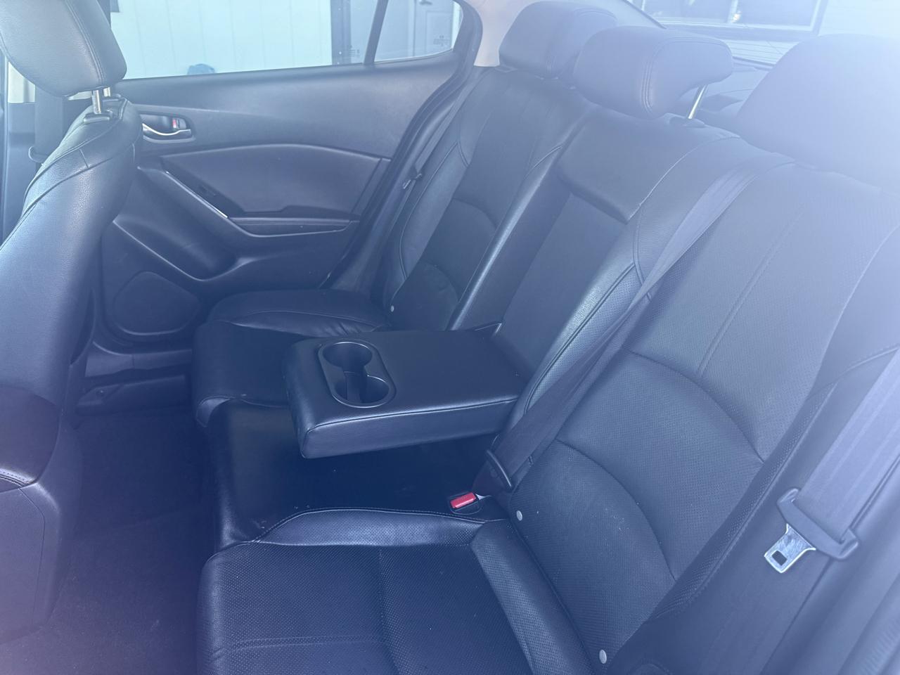 Mazda Mazda3 photo 17