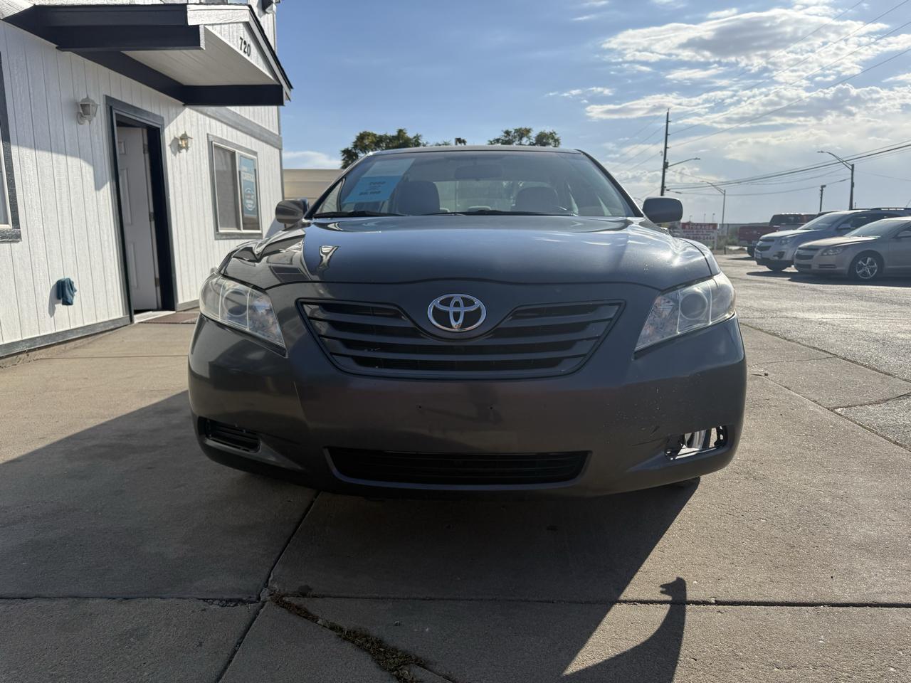 Toyota Camry photo 2