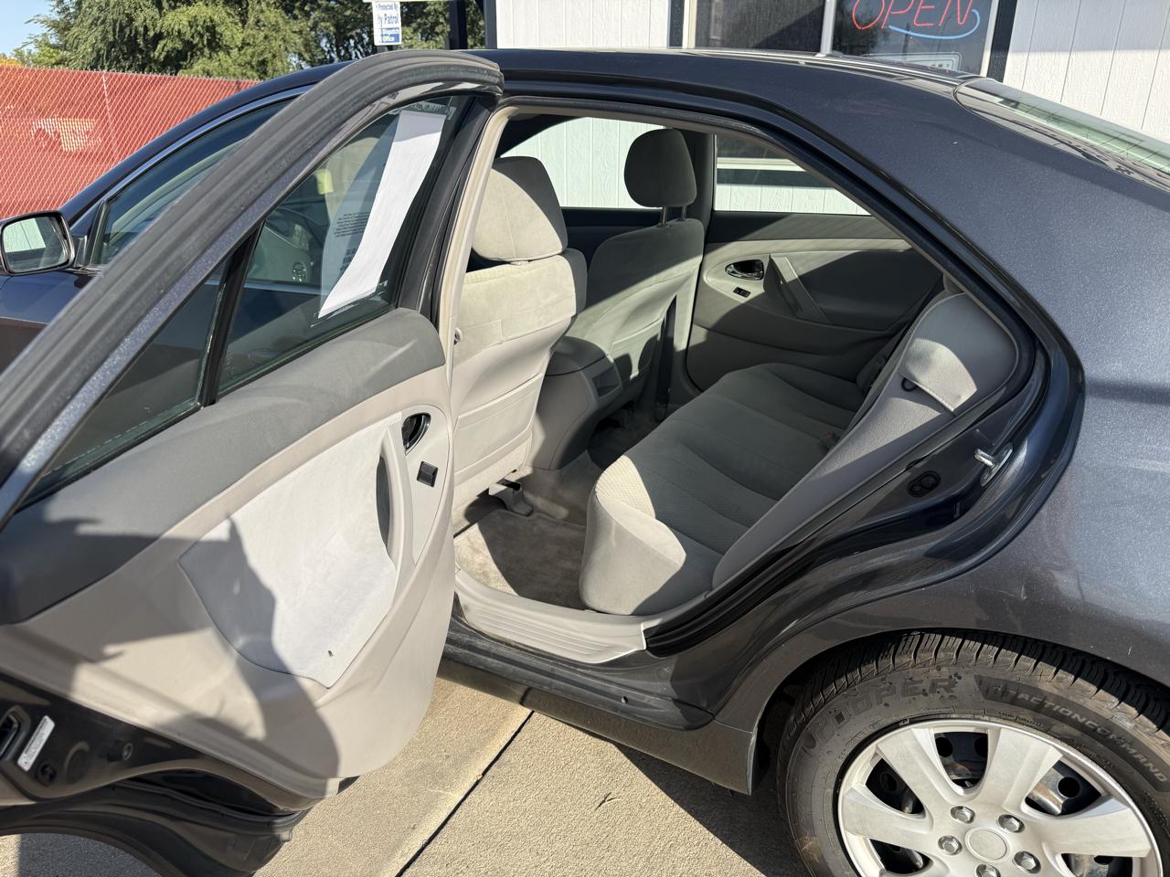 Toyota Camry photo 9