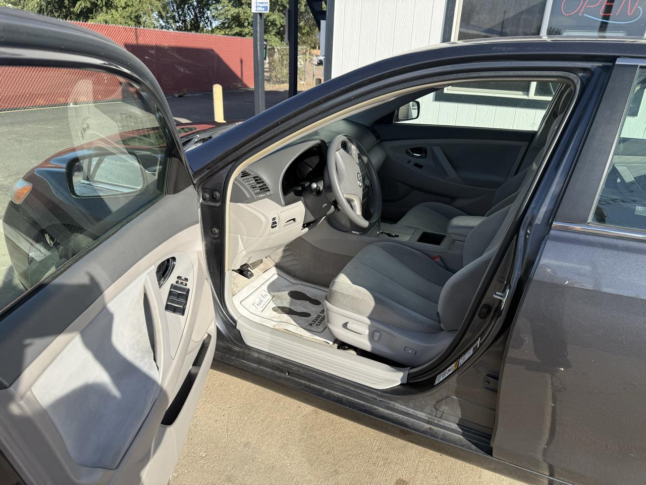 Toyota Camry photo 12