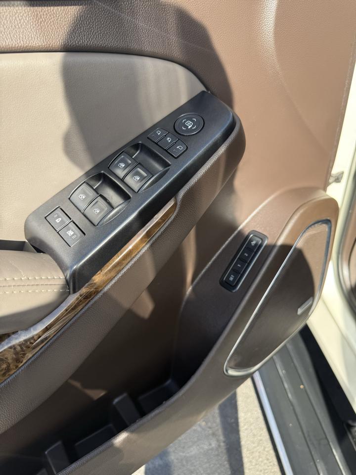 GMC Yukon Denali XL 4WD 2015