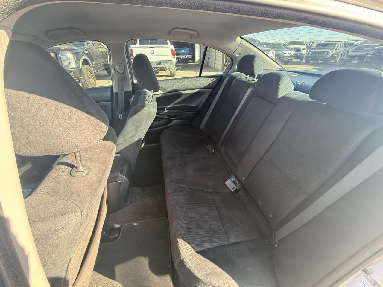 Honda Accord LX sedan AT 2012