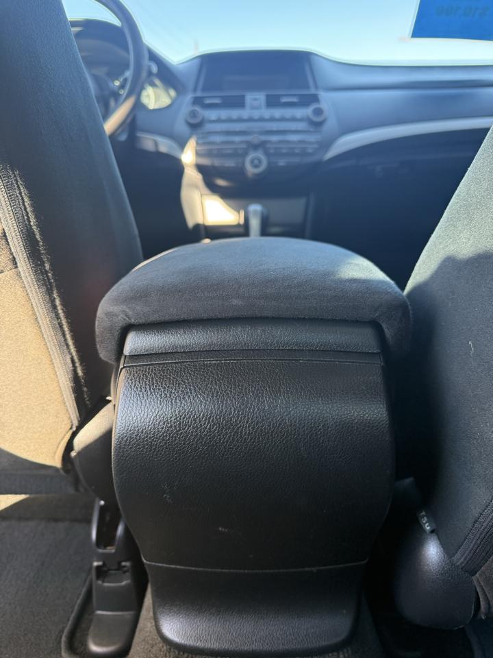 Honda Accord LX sedan AT 2012