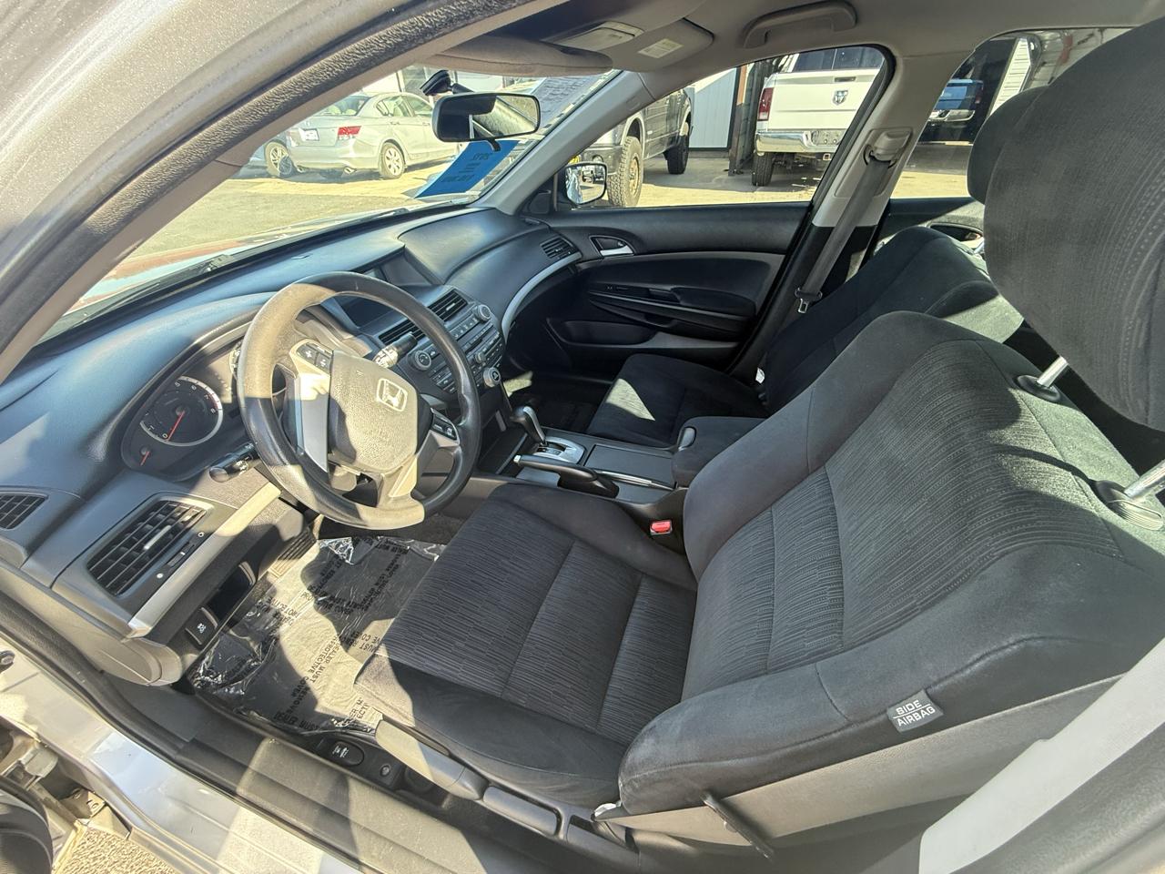 Honda Accord LX sedan AT 2012