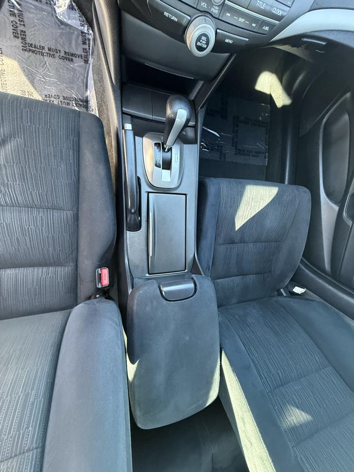 Honda Accord LX sedan AT 2012