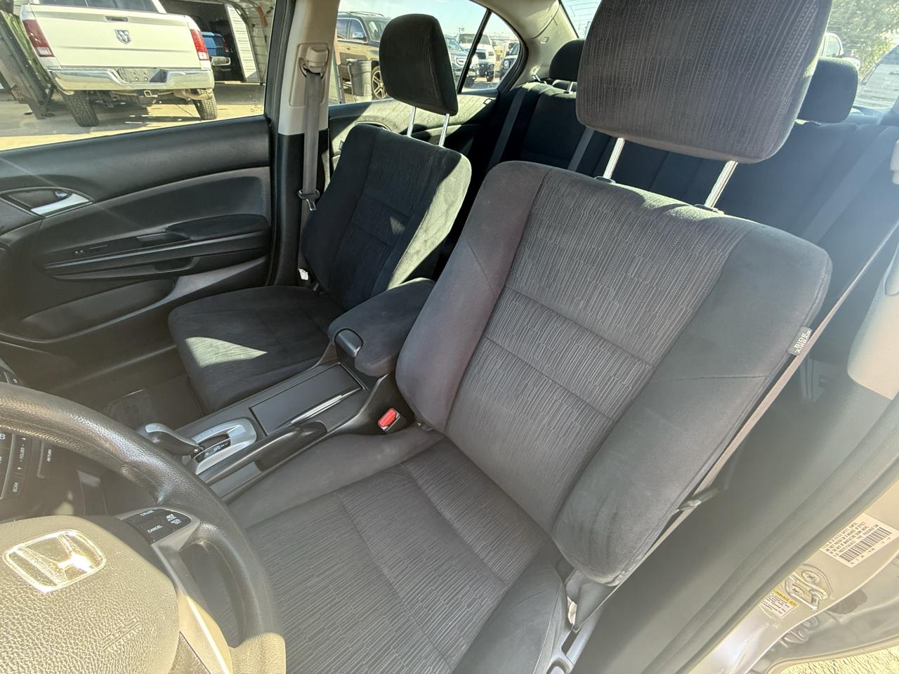 Honda Accord LX sedan AT 2012