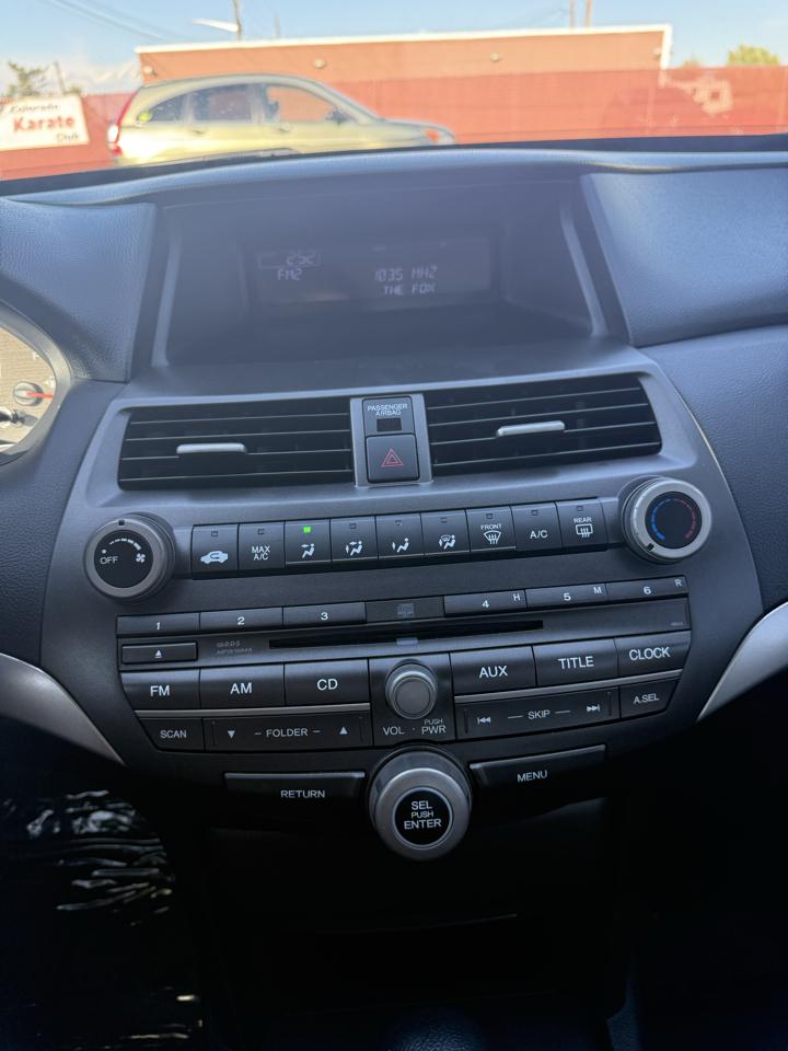 Honda Accord LX sedan AT 2012