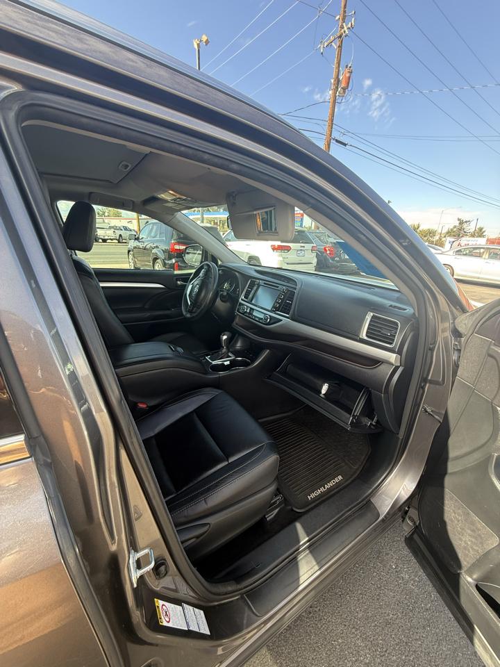 Toyota Highlander XLE AWD V6 2014
