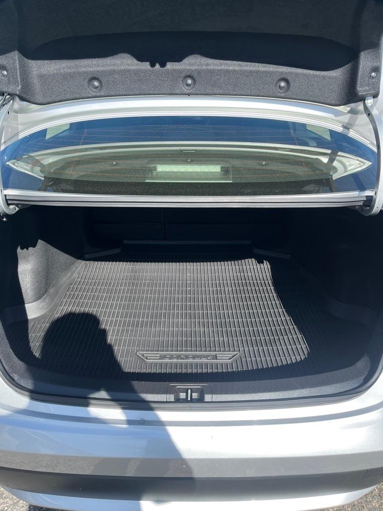 Toyota Corolla LE Hybrid 2022