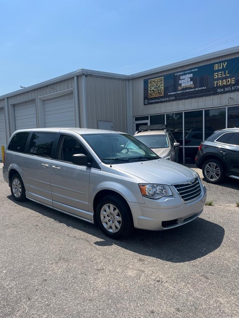 2010 Chrysler Town & Country LX