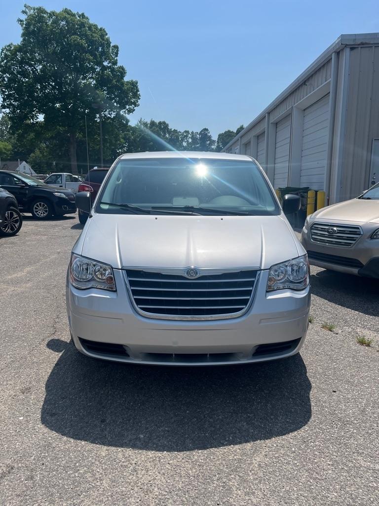 Chrysler Town & Country LX 2010