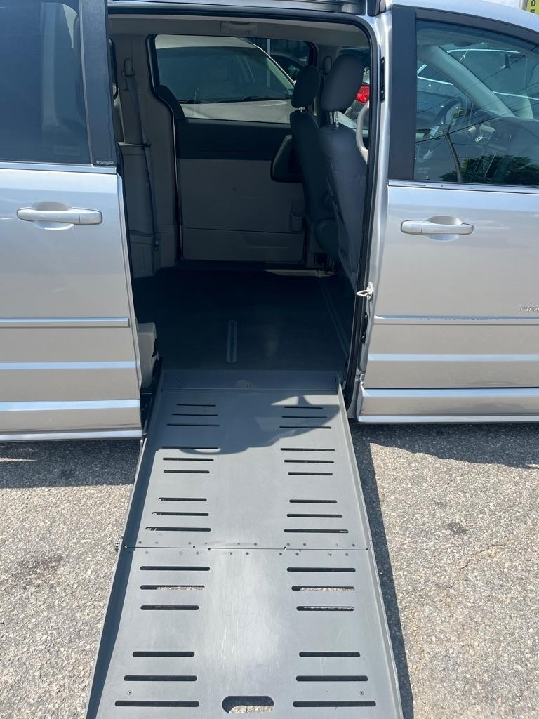 Chrysler Town & Country LX 2010