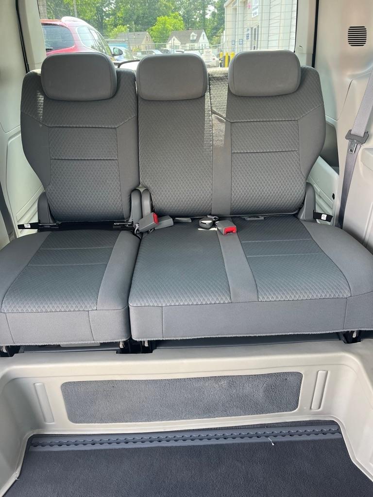 Chrysler Town & Country LX 2010