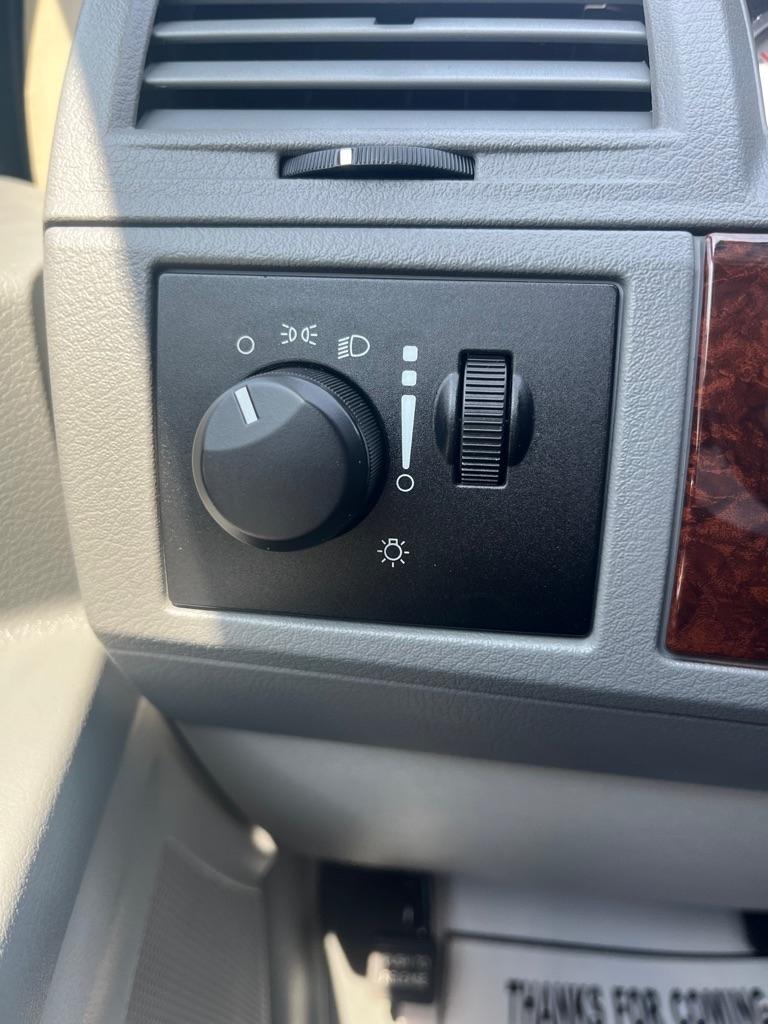 Chrysler Town & Country LX 2010