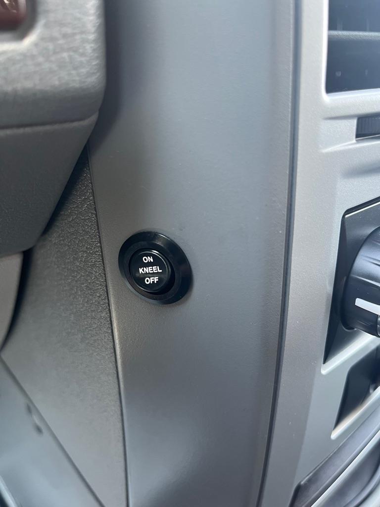 Chrysler Town & Country LX 2010