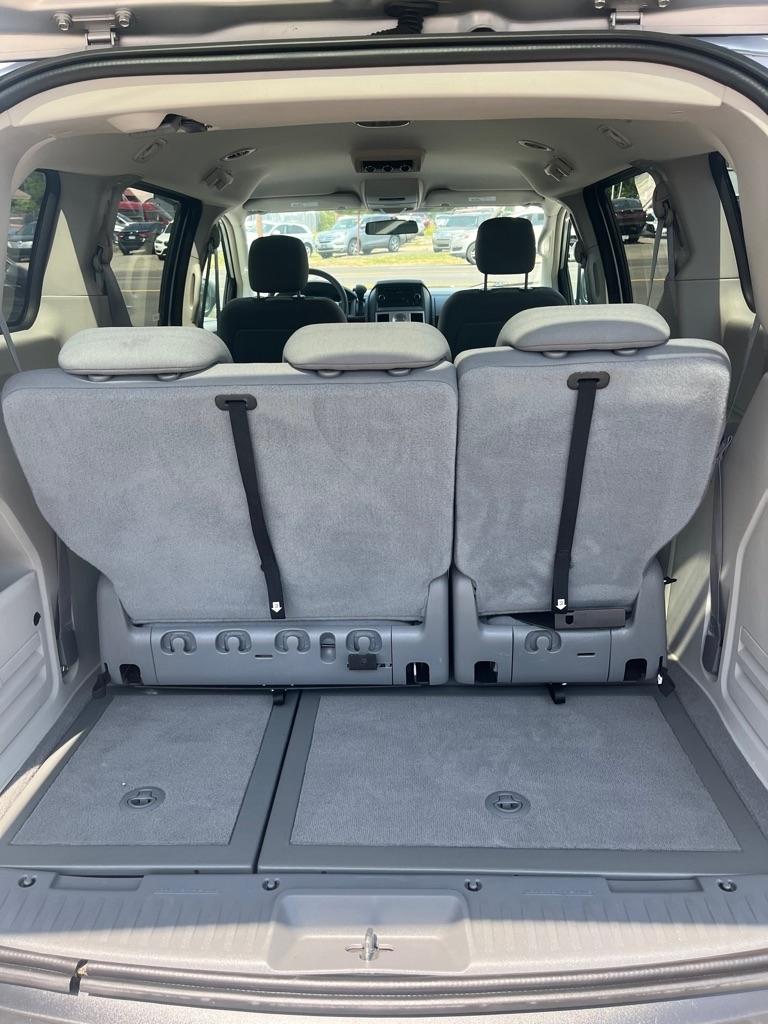 Chrysler Town & Country LX 2010