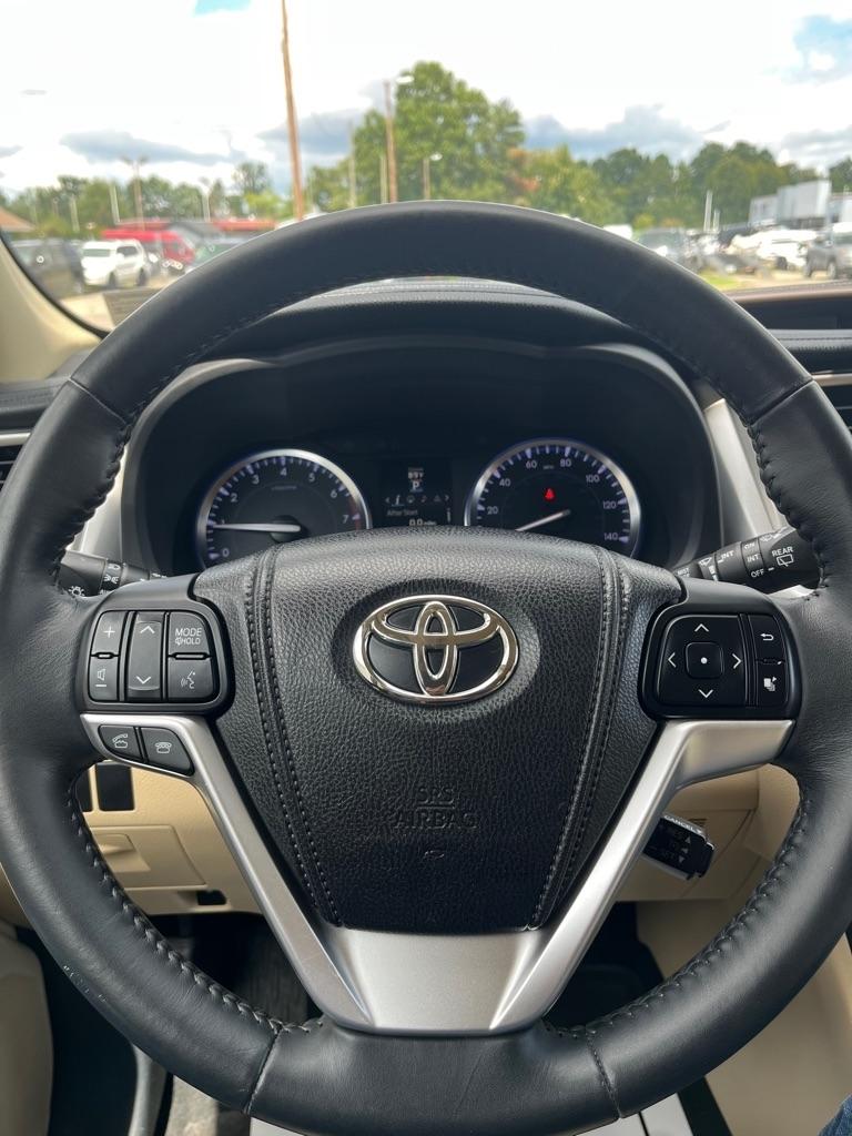 Toyota Highlander XLE AWD V6 2015