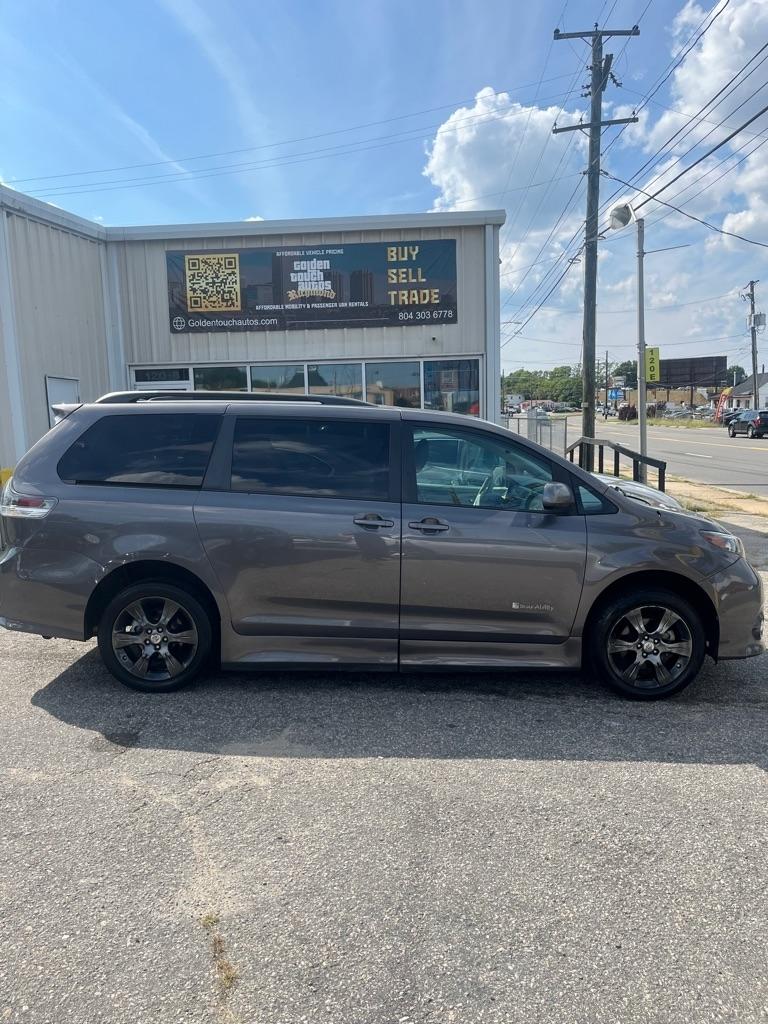 Toyota Sienna FWD 7-Passenger V6 2012