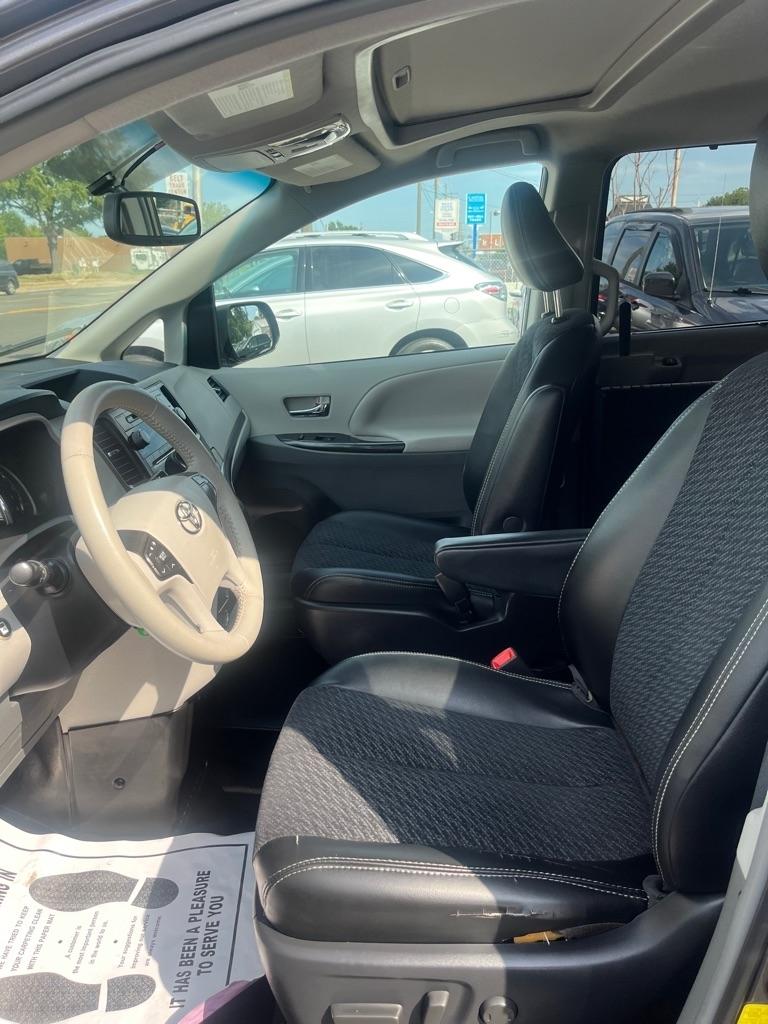 Toyota Sienna FWD 7-Passenger V6 2012