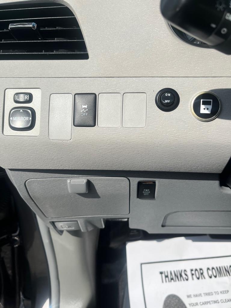 Toyota Sienna FWD 7-Passenger V6 2012
