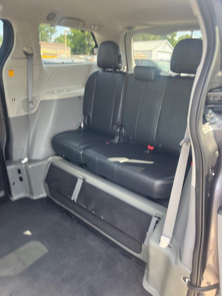 Toyota Sienna FWD 7-Passenger V6 2012