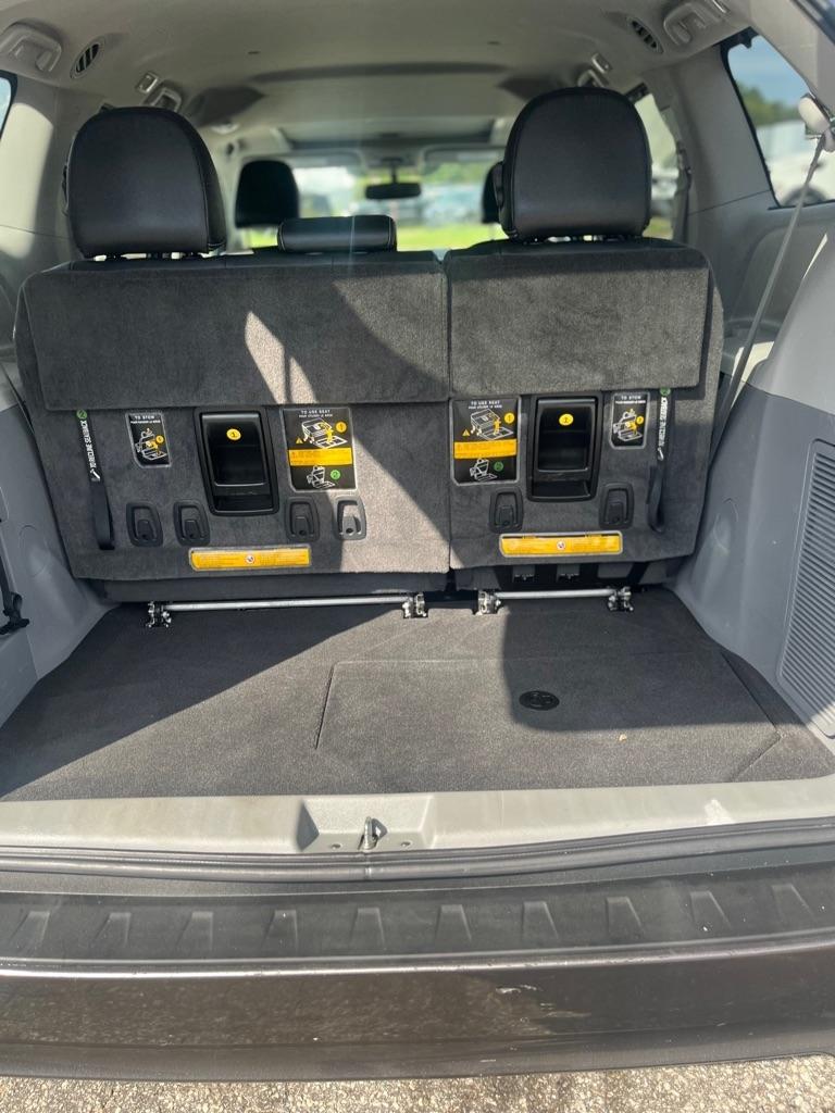 Toyota Sienna FWD 7-Passenger V6 2012