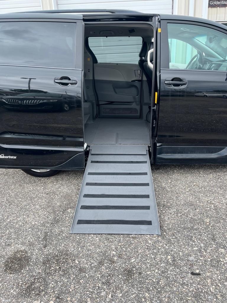 2012 Toyota Sienna FWD 7-Passenger V6