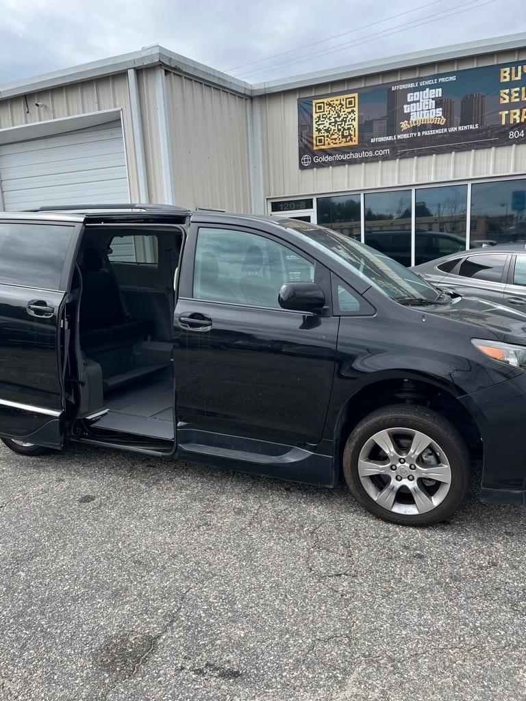 Toyota Sienna FWD 7-Passenger V6 2012
