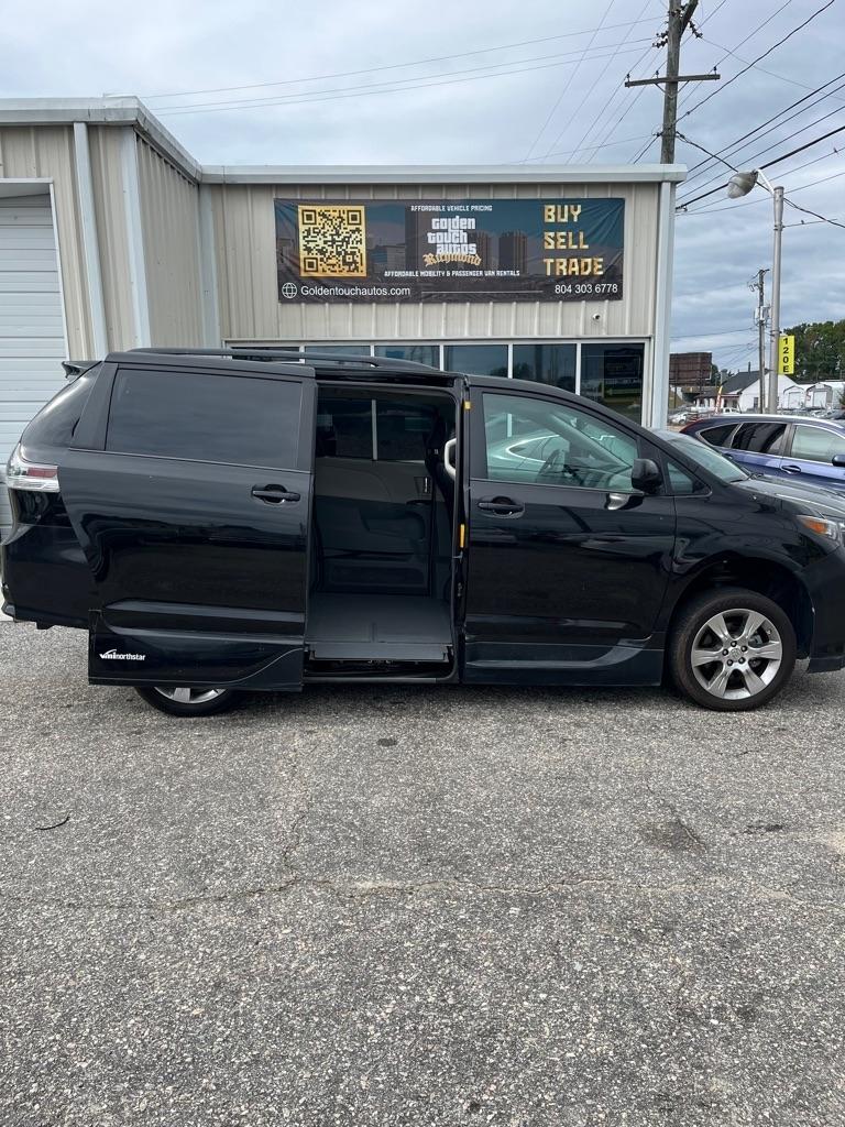 Toyota Sienna FWD 7-Passenger V6 2012