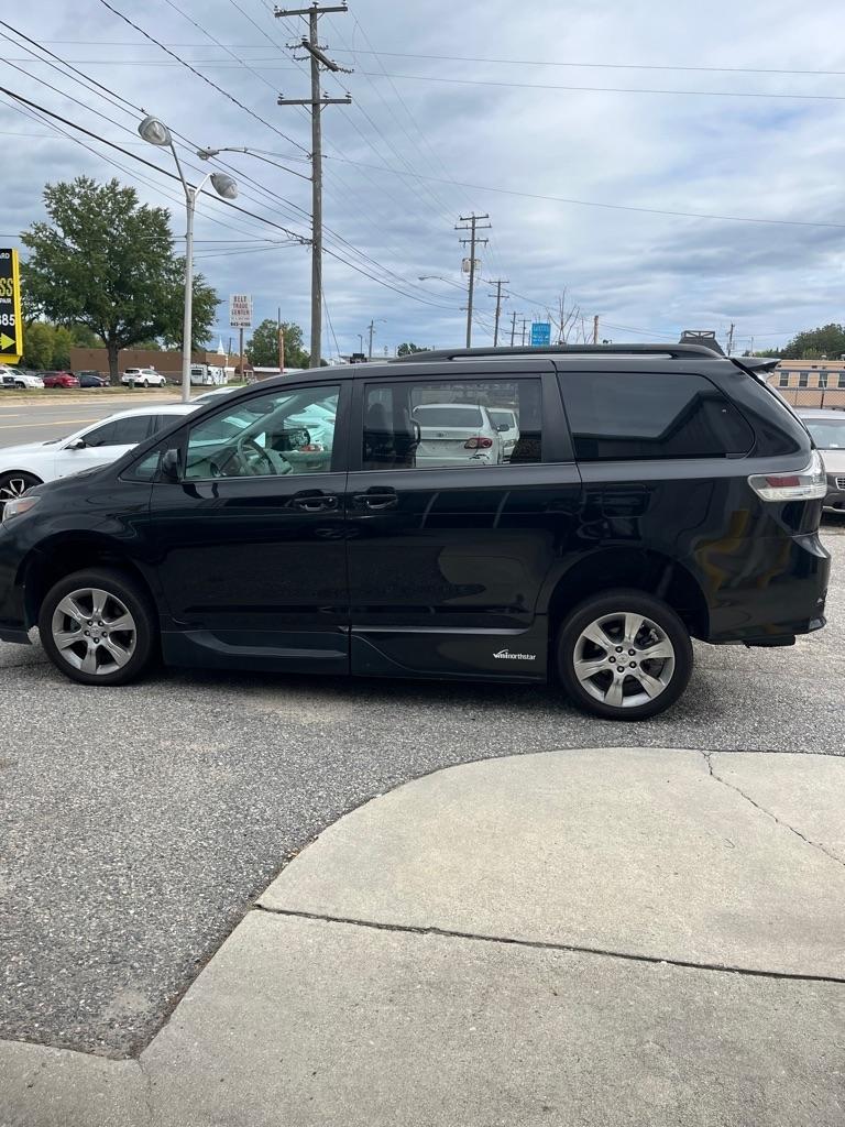 Toyota Sienna FWD 7-Passenger V6 2012