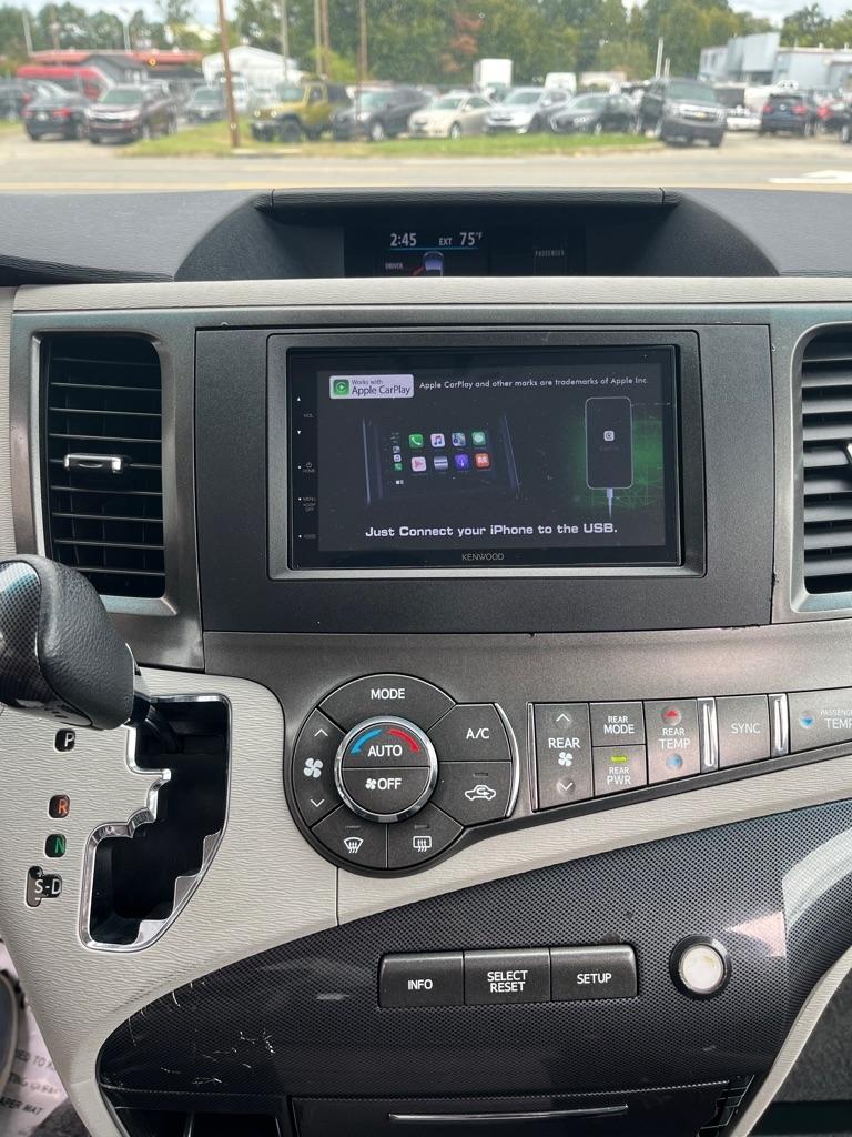 Toyota Sienna FWD 7-Passenger V6 2012