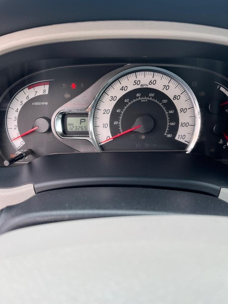 Toyota Sienna FWD 7-Passenger V6 2012