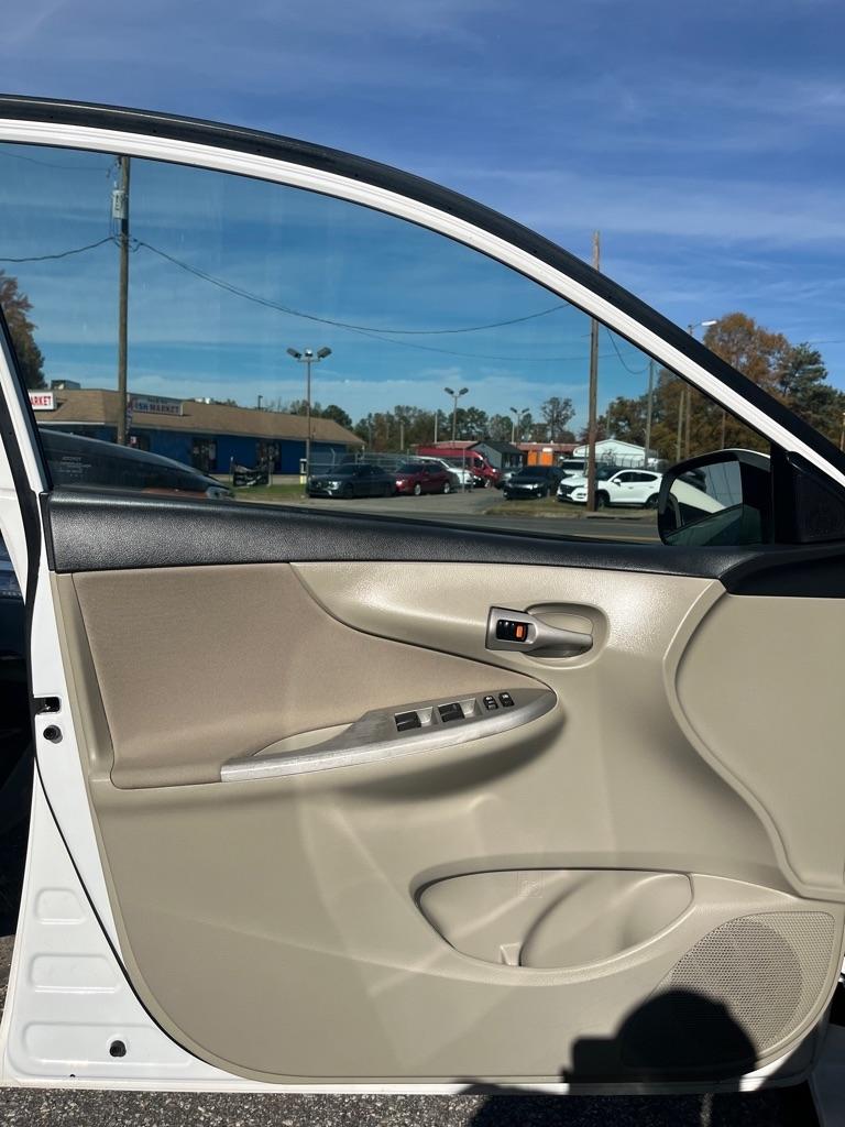Toyota Corolla LE 4-Speed AT 2013