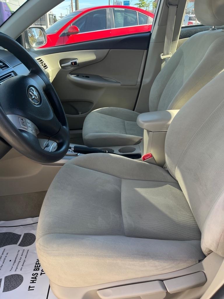 Toyota Corolla LE 4-Speed AT 2013