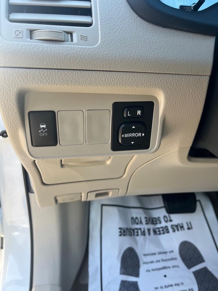 Toyota Corolla LE 4-Speed AT 2013