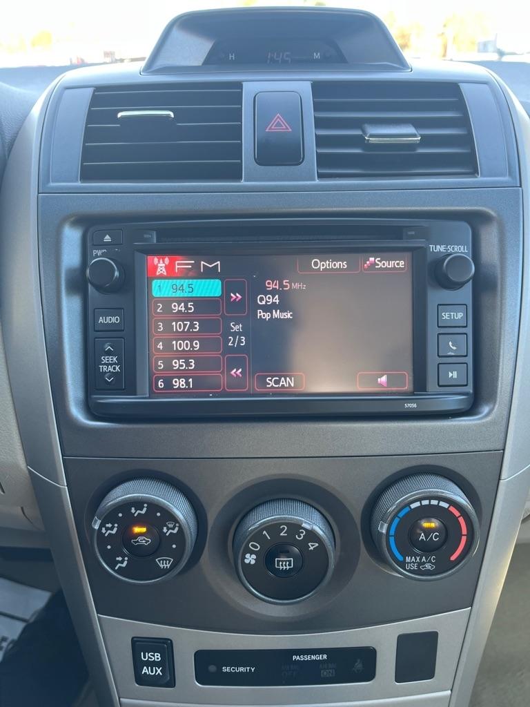 Toyota Corolla LE 4-Speed AT 2013